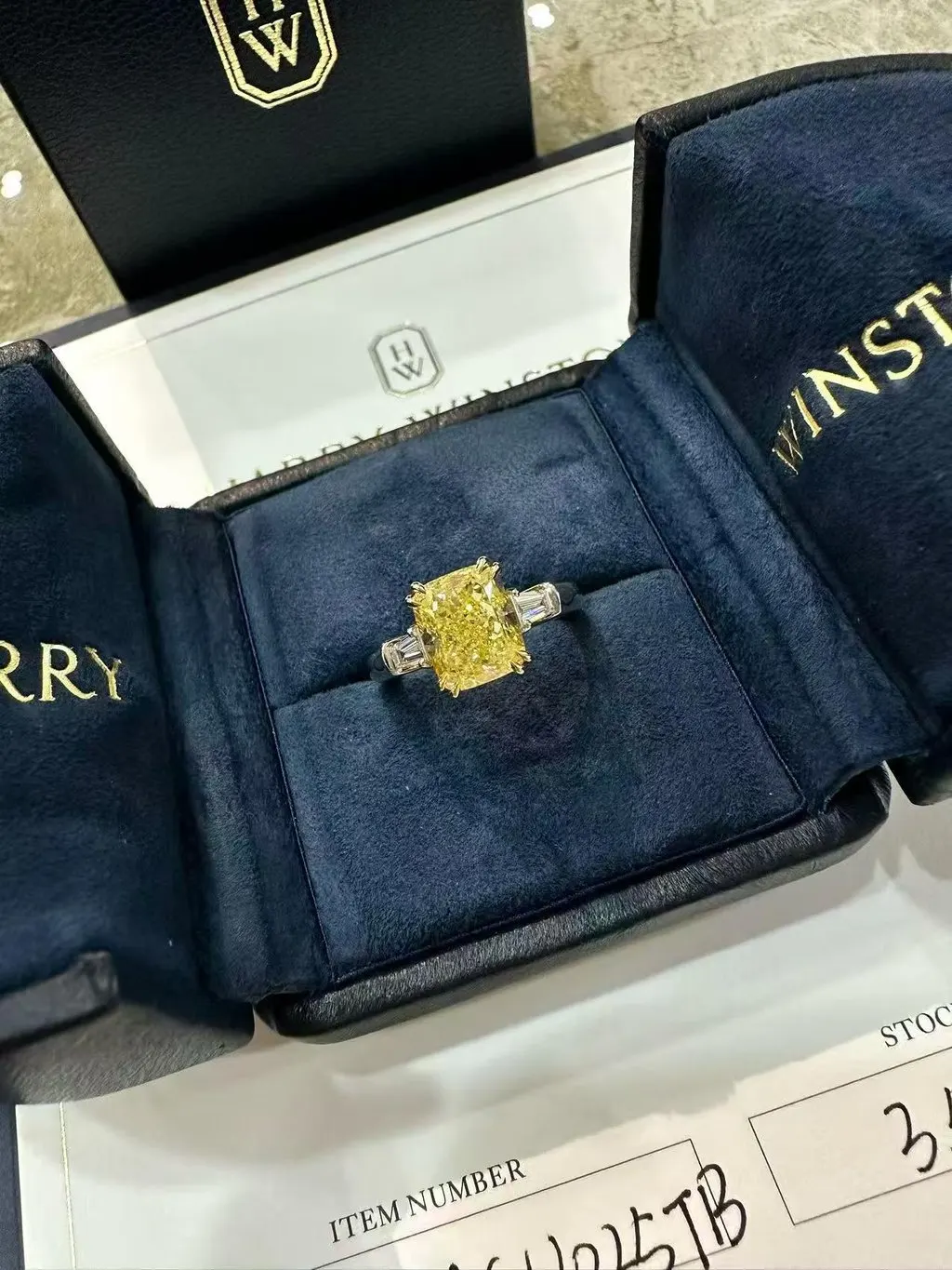 Harry Winston Platinum Ring MultiColor Platinum Very good - Model View