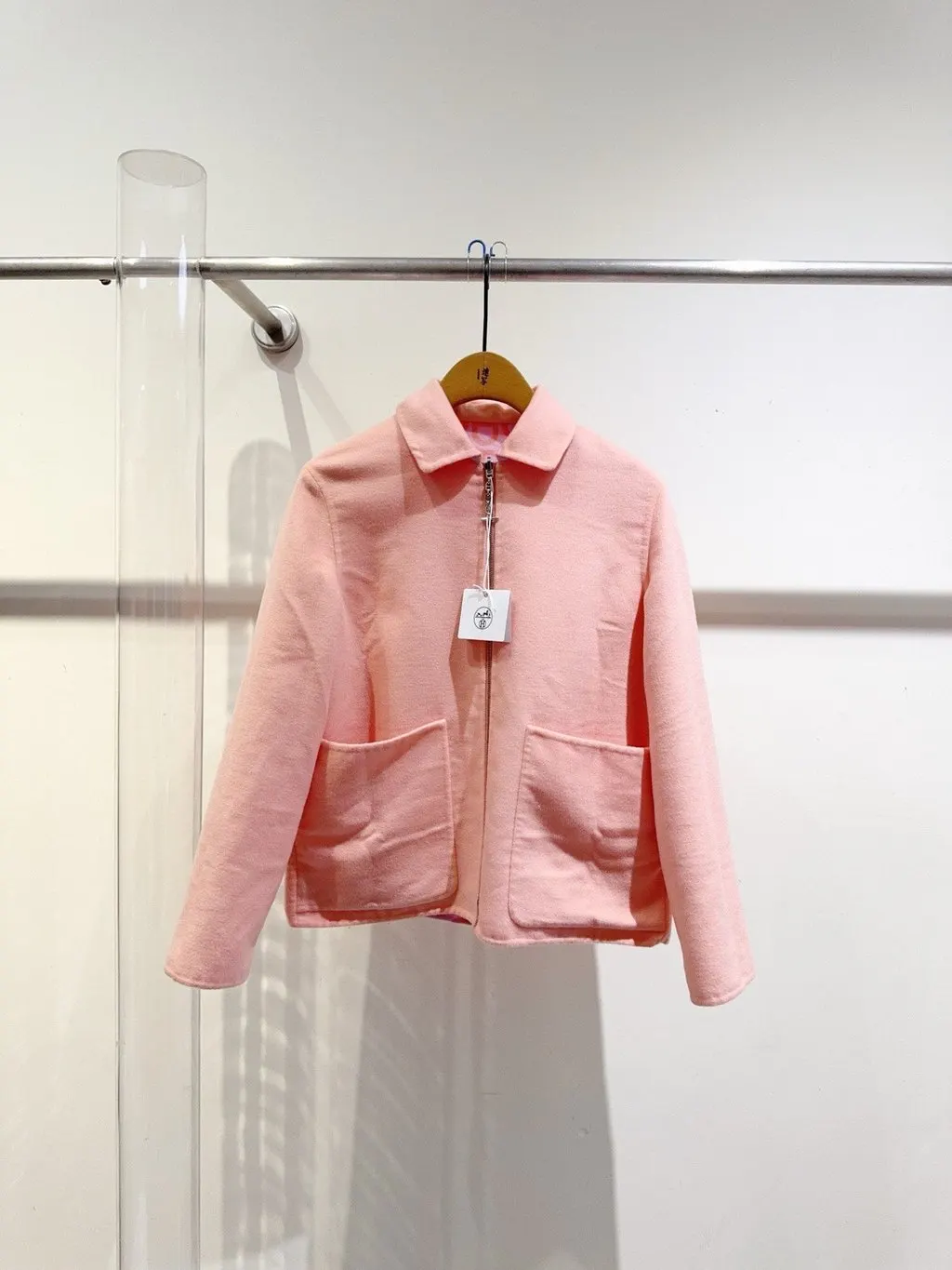 Hermès Pink Cashmere Coat Pink Cashmere Never worn - Model View