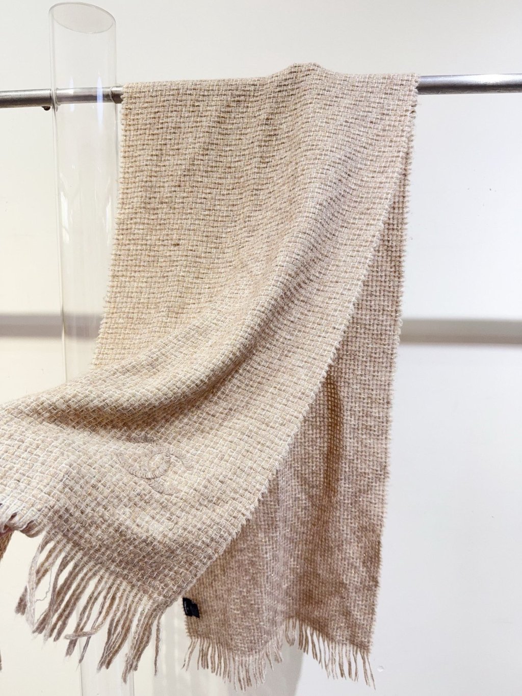 CHANEL ベージュ ストライプ スカーフ シルク 光沢 Chanel Beige Silk Scarf | Pre-Owned UAE | Libas Collective