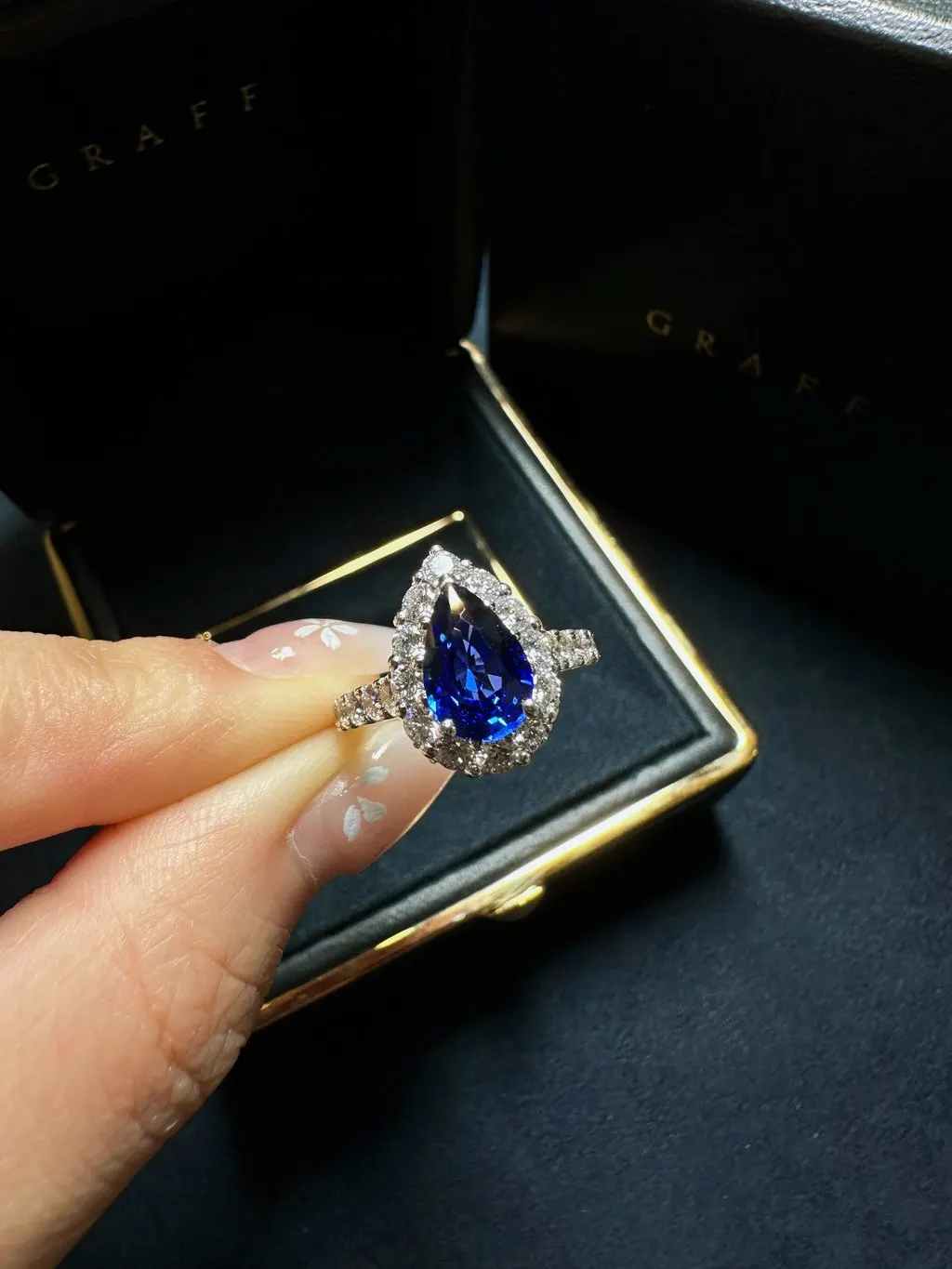 Graff Platinum Ring MultiColor Platinum Very good - Inside View