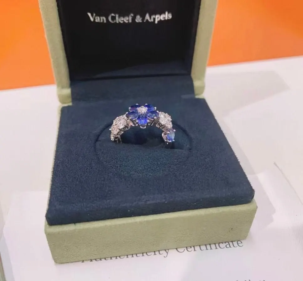 Van Cleef & Arpels Folie Des Prés Platinum Ring MultiColor Platinum Very good - Inside View