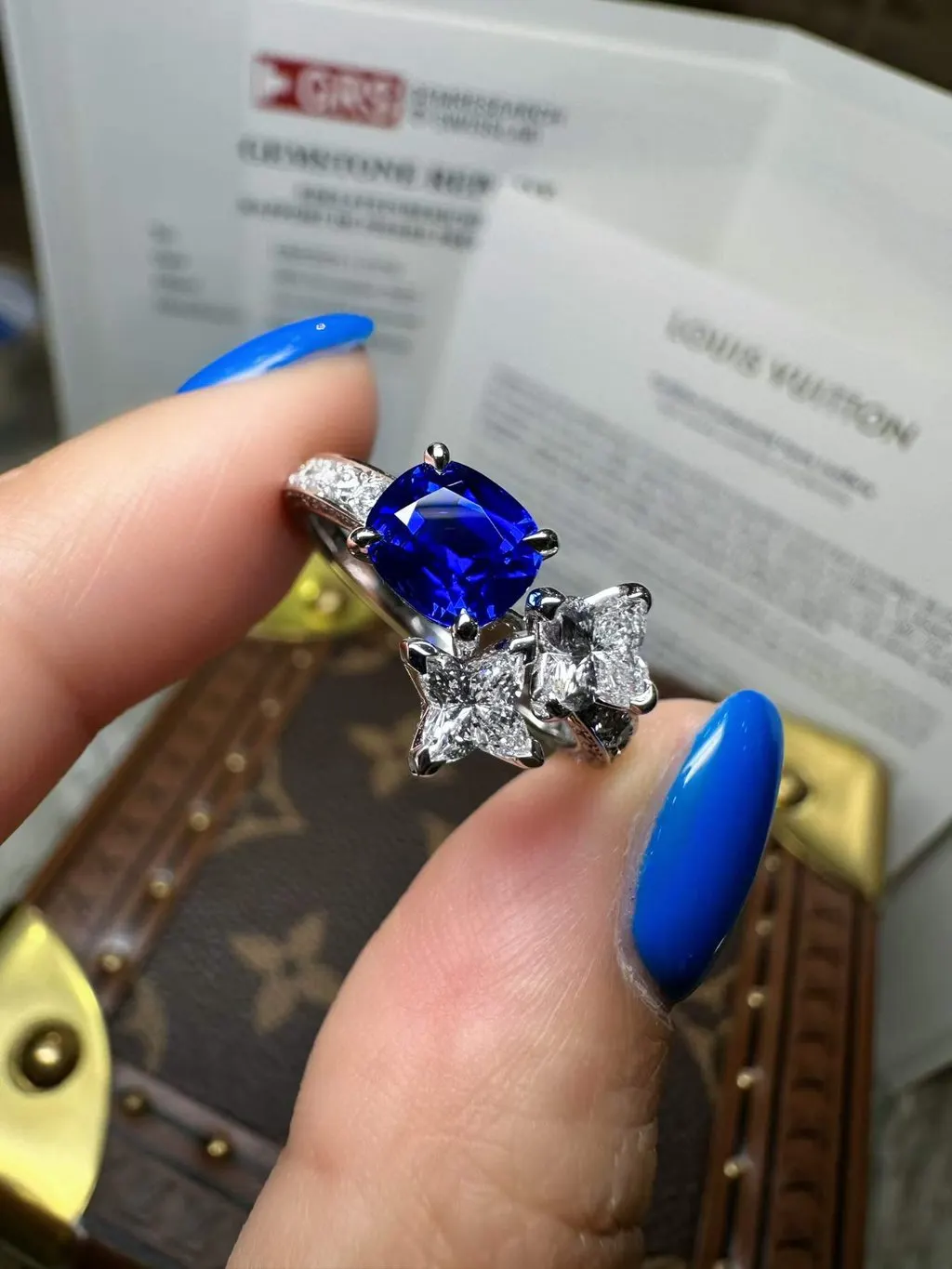 Louis Vuitton Platinum Ring MultiColor Platinum Very good - Model View