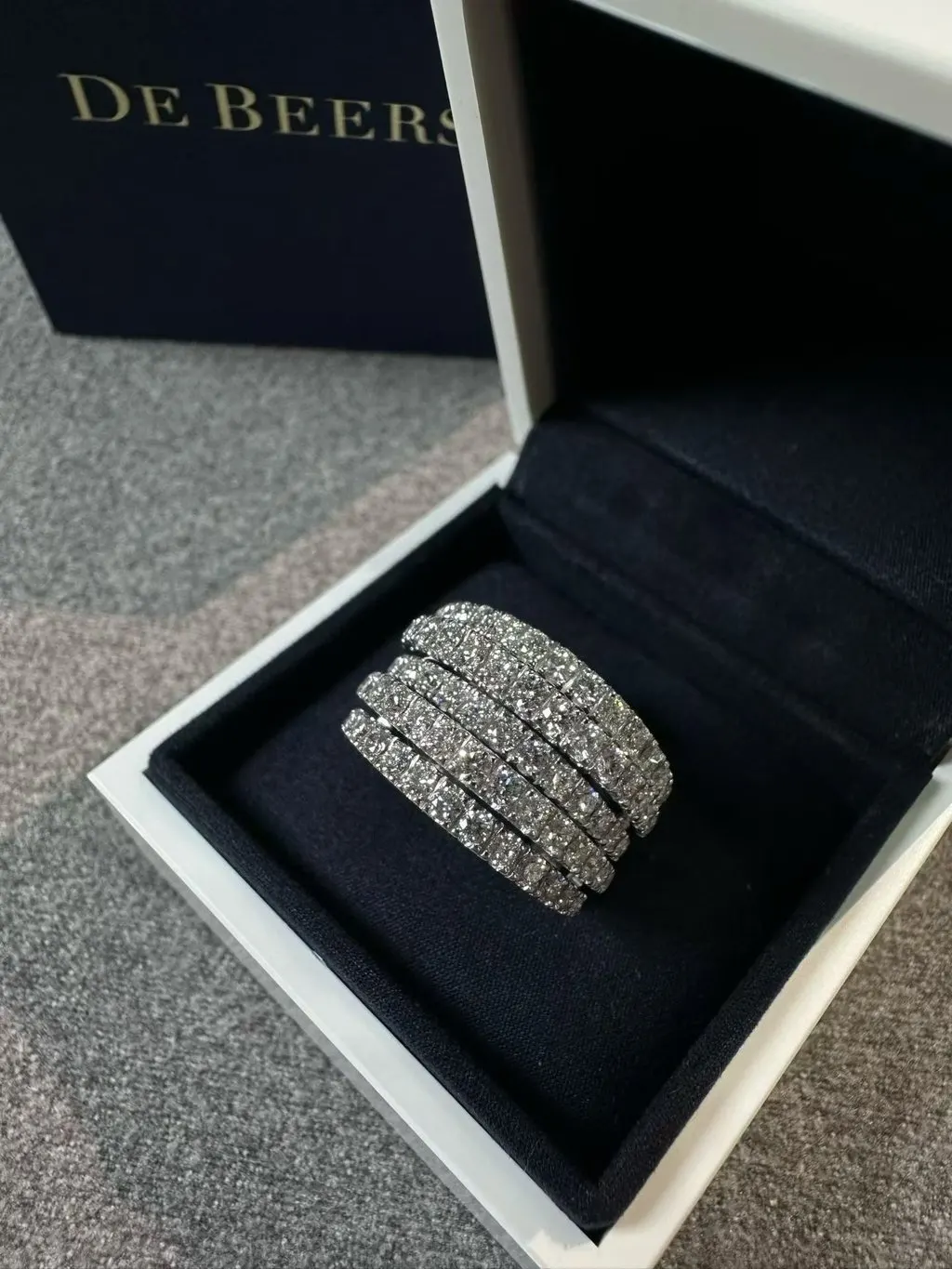 De Beers Platinum Ring MultiColor Platinum Very good - Back View