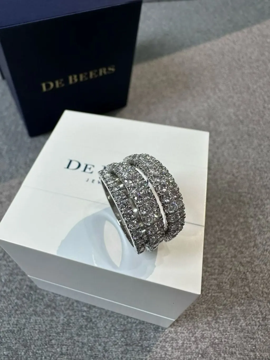 De Beers Platinum Ring MultiColor Platinum Very good - Inside View