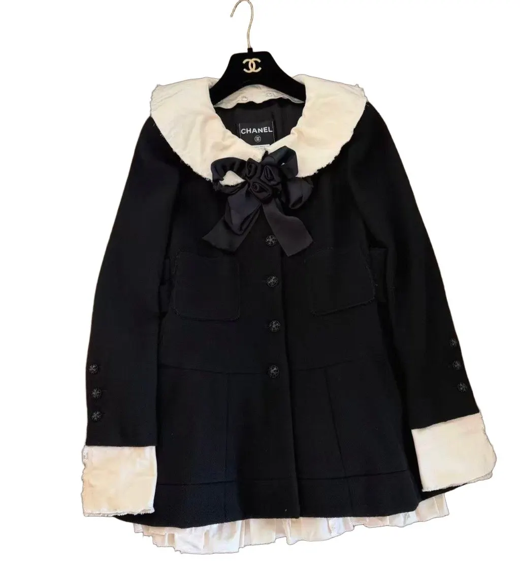 Chanel Black Wool Jacket Black Wool Very good - Front View