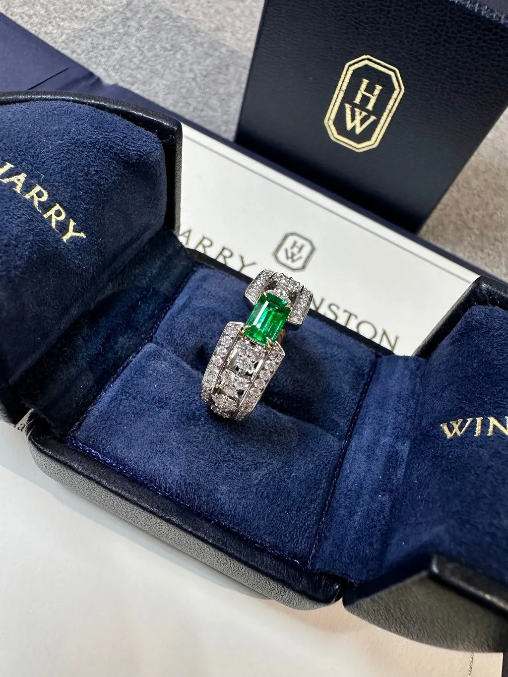 Harry Winston Platinum Ring MultiColor Platinum Very good - Model View