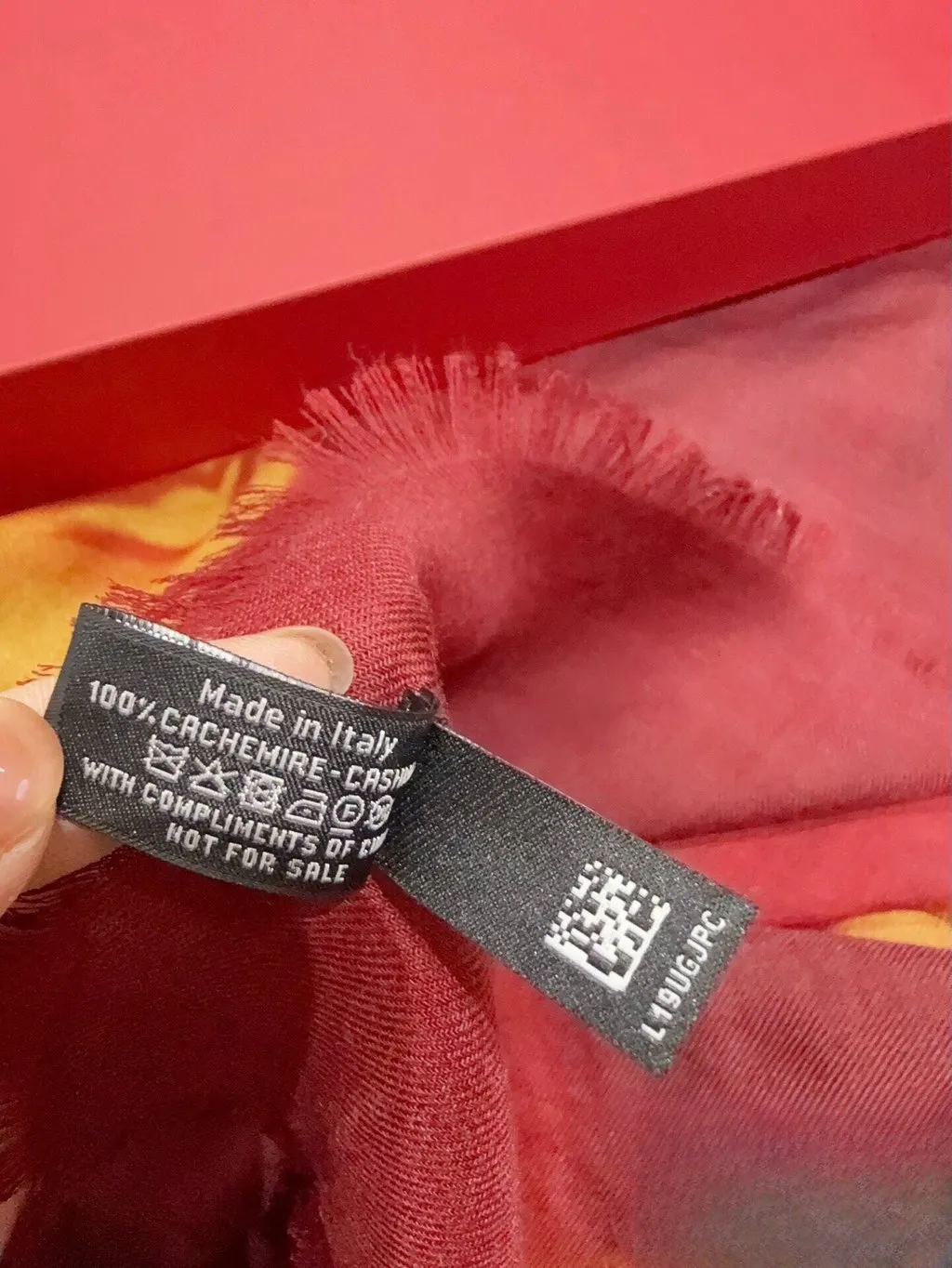 Chanel Burgundy Cashmere Scarf Burgundy Cashmere Very good - Model View