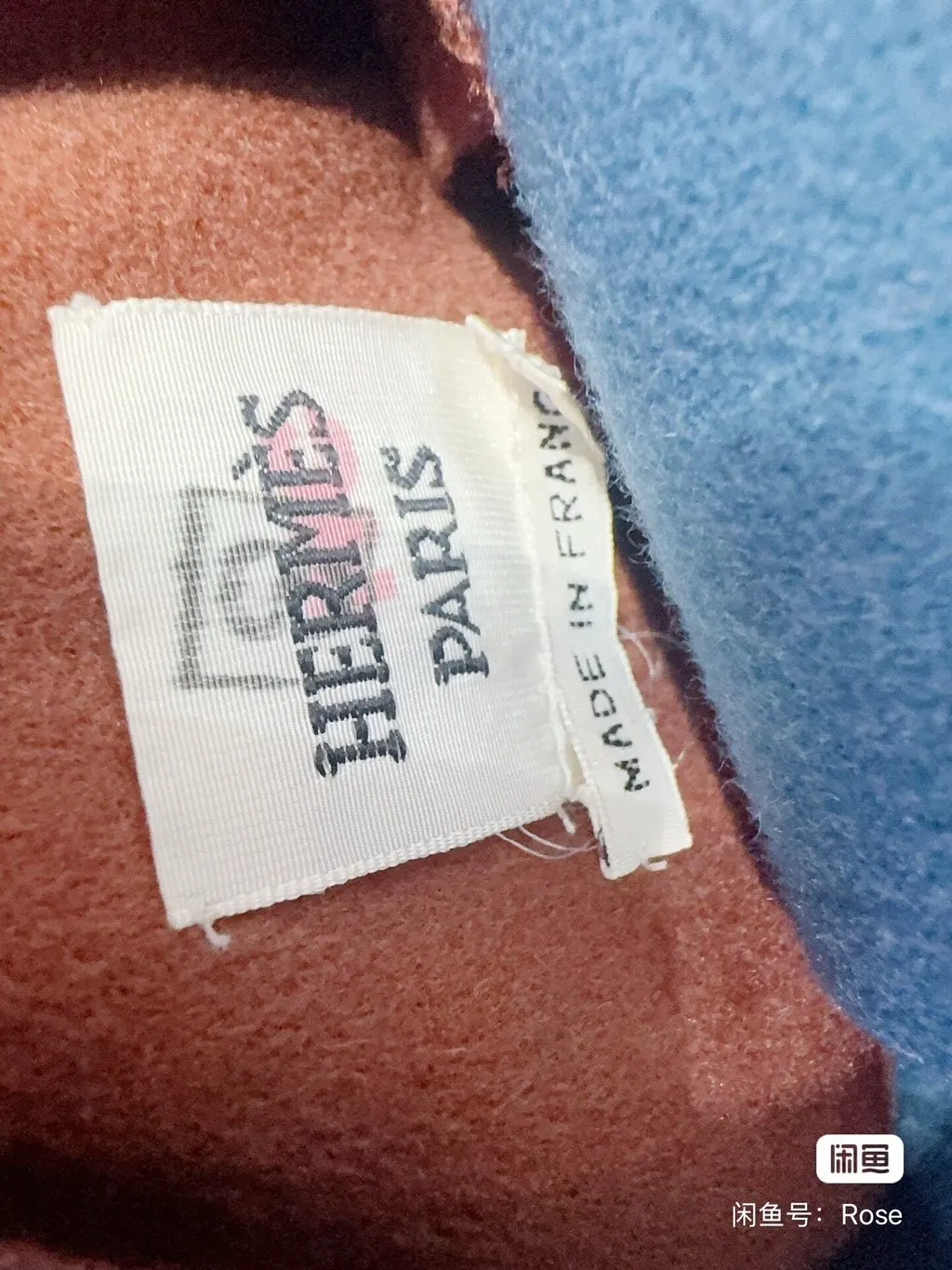 Hermès Blue Cashmere Coat Blue Cashmere Never worn - Model View