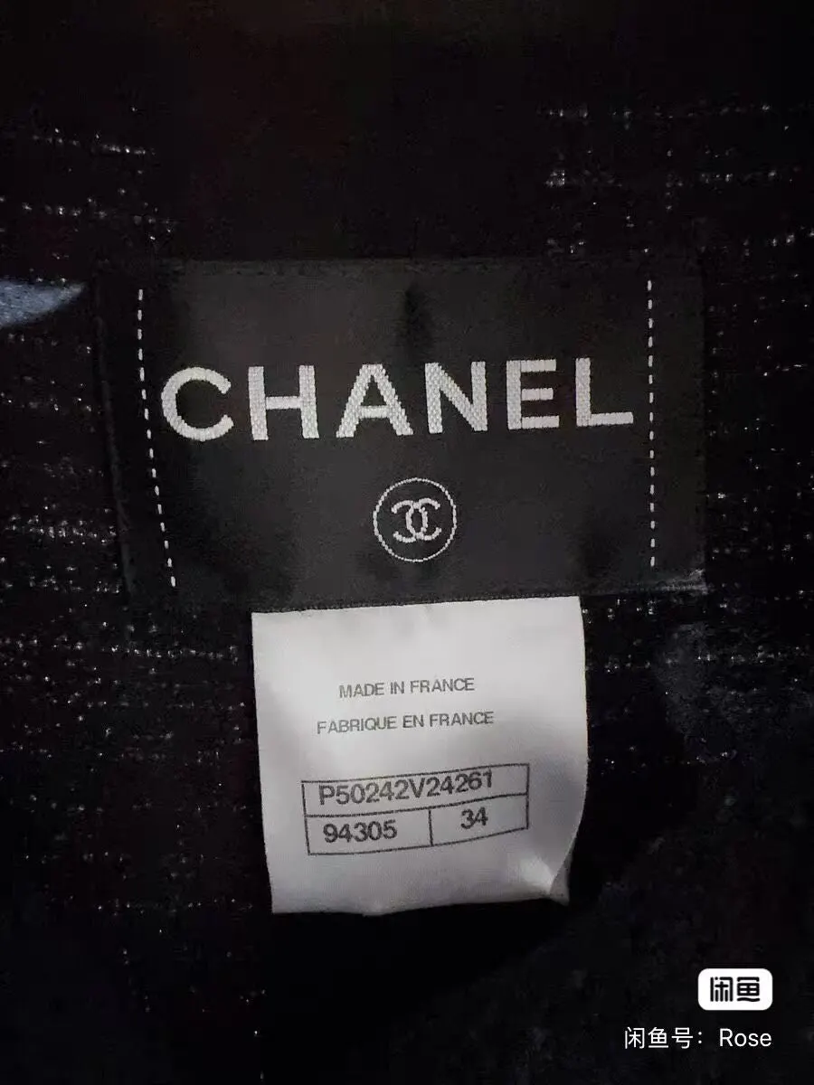 Chanel Black Wool Coat Black Wool Very good - Model View