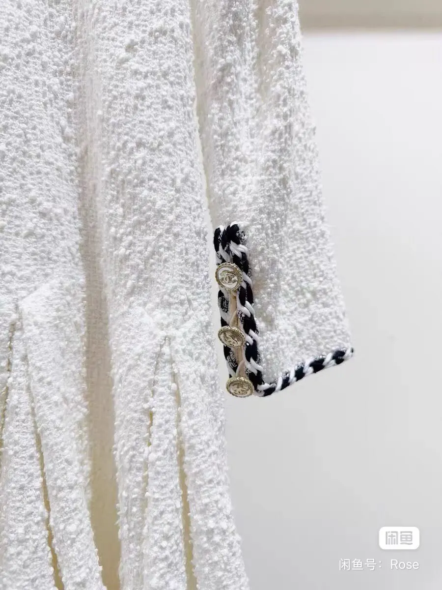 Chanel White Tweed Dress White Tweed Very good - Model View