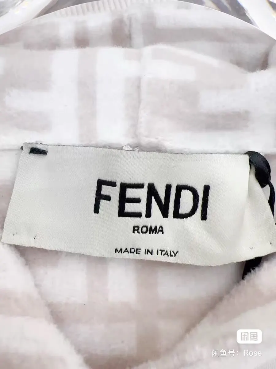 Fendi White Cotton Knitwear White Cotton Never worn - Model View