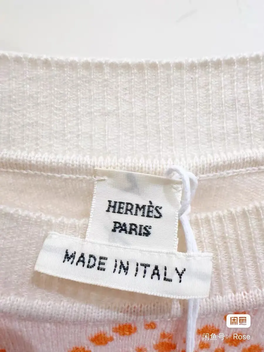 Hermès Orange Cashmere Knitwear Orange Cashmere Never worn, with tag - Back View