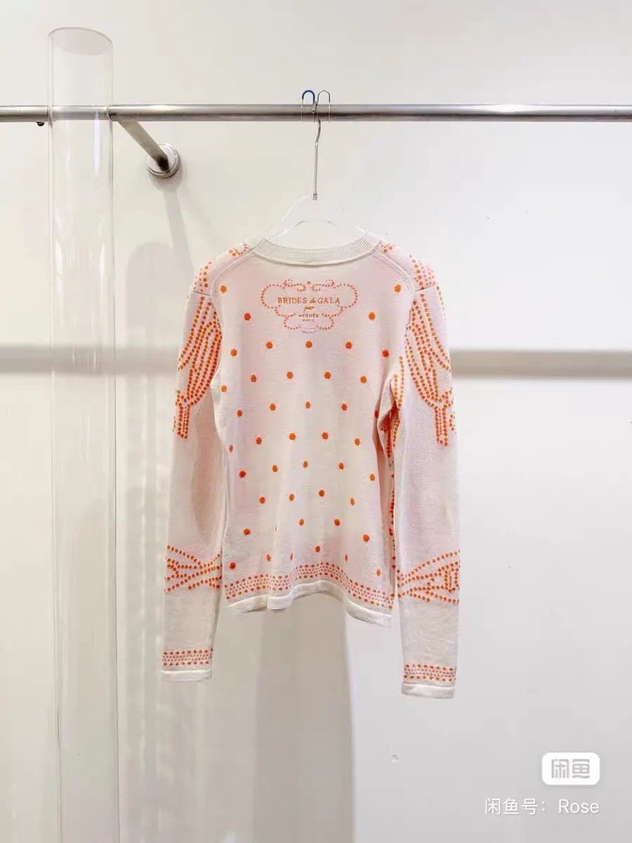 Hermès Orange Cashmere Knitwear Orange Cashmere Never worn, with tag - Model View