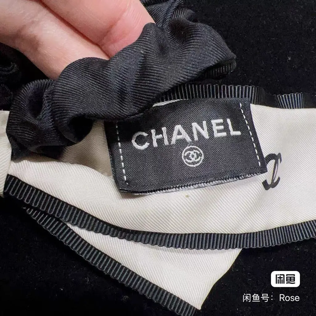 Chanel Black Silk Hat Black Silk Very good - Model View