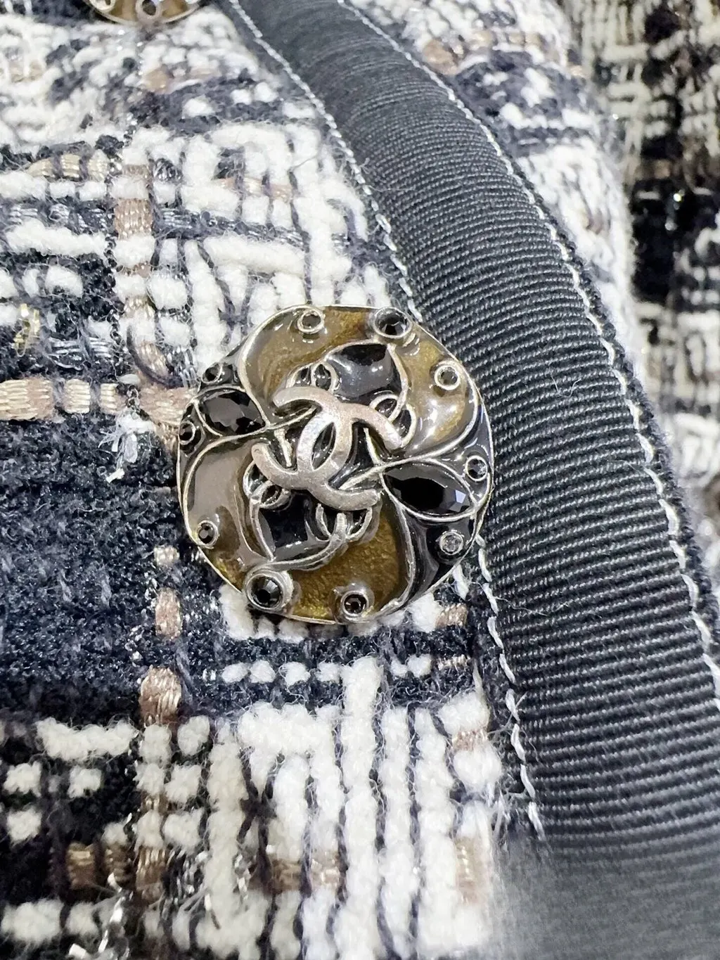 Chanel Tweed Jacket MultiColor Tweed Very good - Inside View