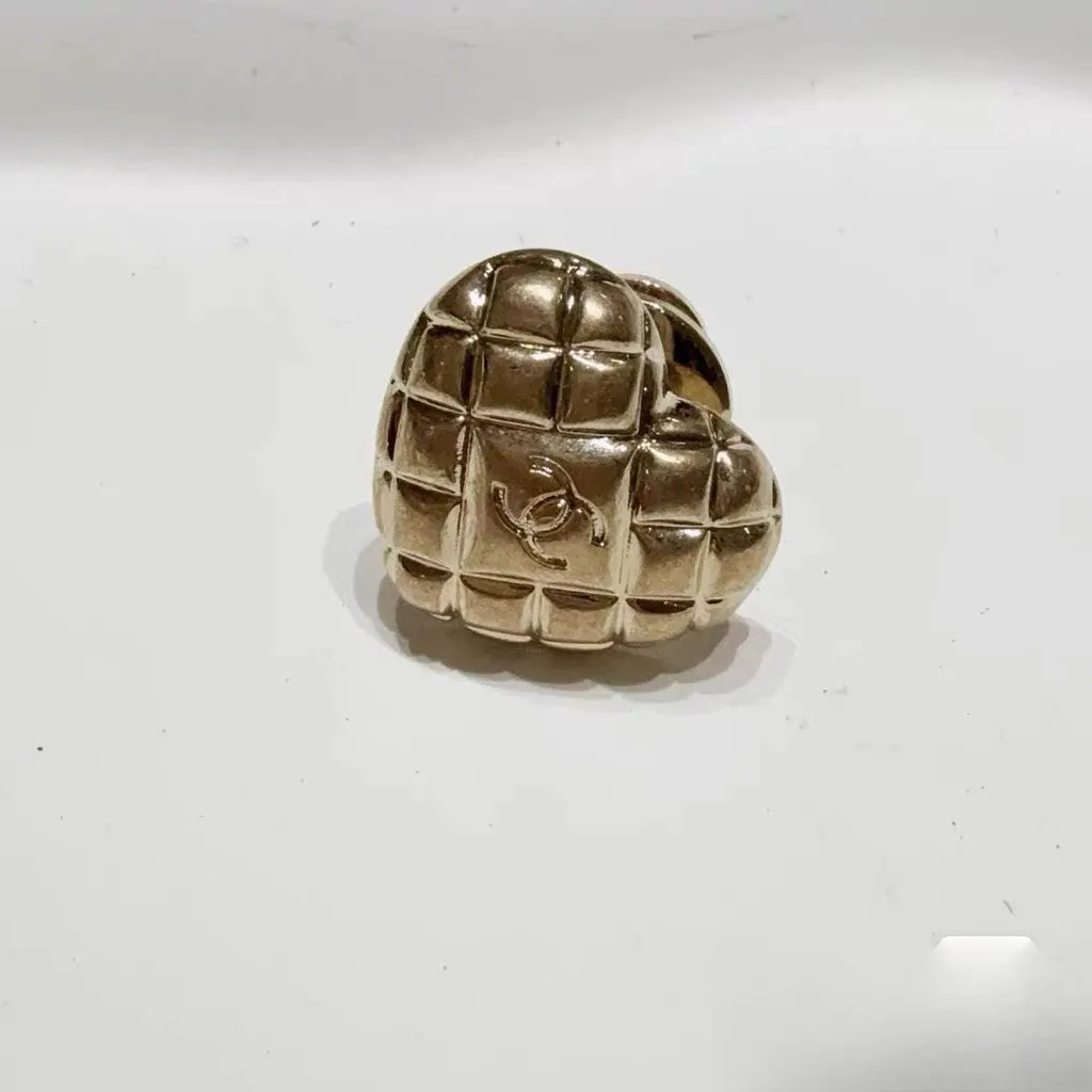 Chanel Gold Plated Brooch Gold Very good - Model View