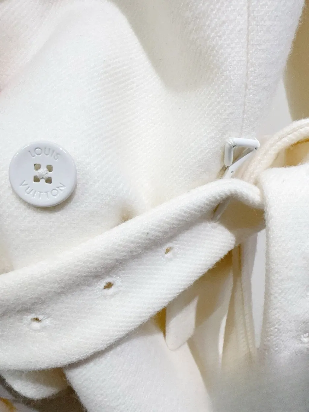 Louis Vuitton White Wool Coat White Wool Never worn, with tag - Inside View