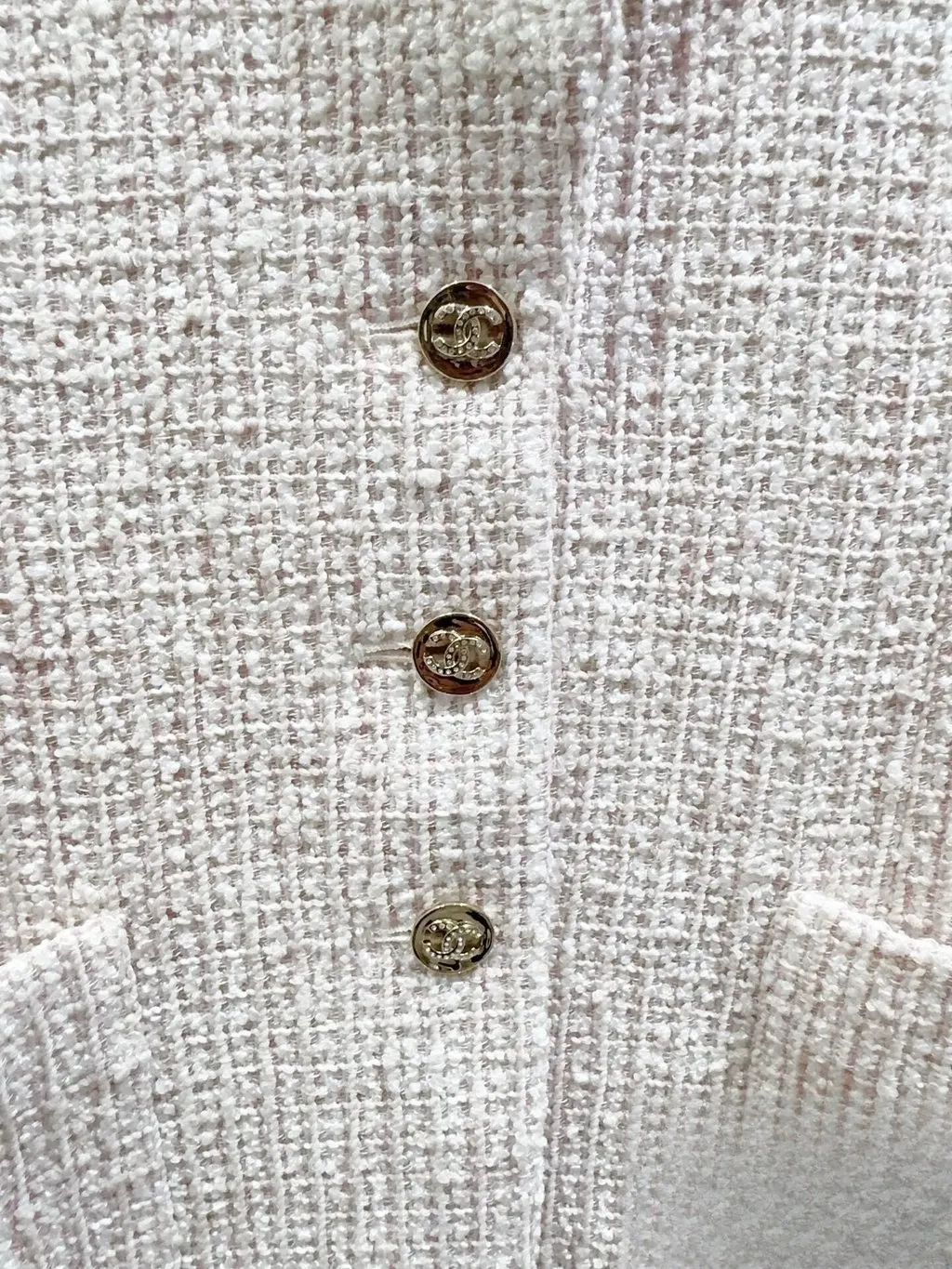 Chanel Pink Tweed Jacket Pink Tweed Never worn - Model View