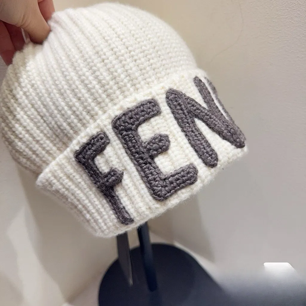 Fendi White Wool Hat White Wool Never worn, with tag - Inside View