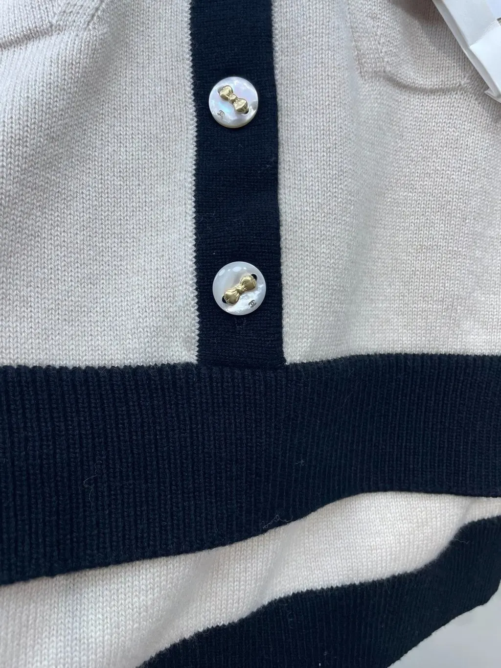 Chanel 25K Cashmere Knitwear MultiColor Cashmere Very good - Inside View
