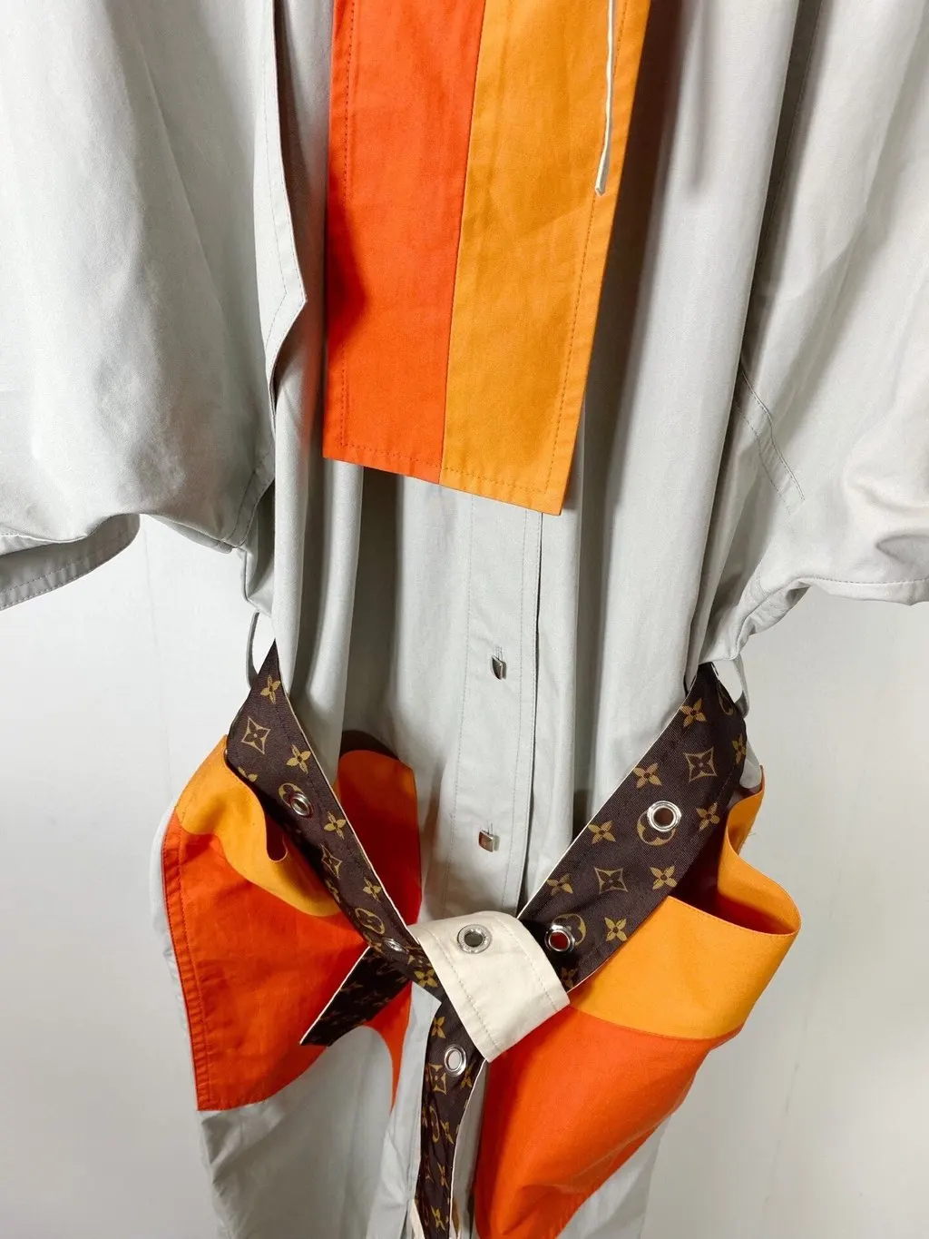 Louis Vuitton Cotton Trench Coat MultiColor Cotton Very good - Model View