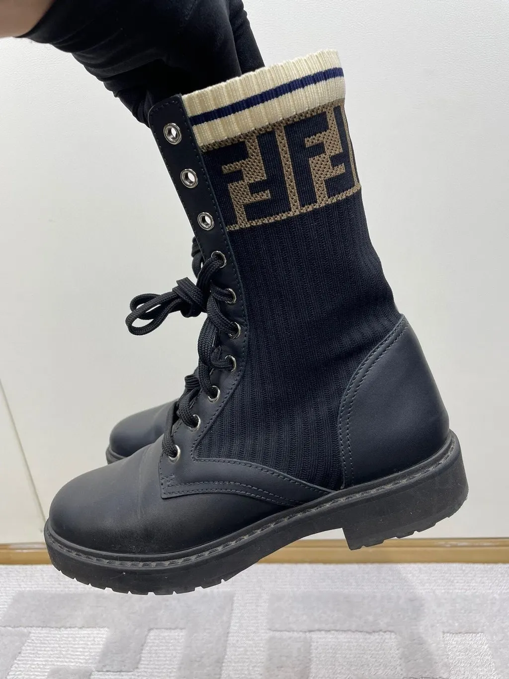 Fendi Black Leather Boots Black Leather Very good - Inside View