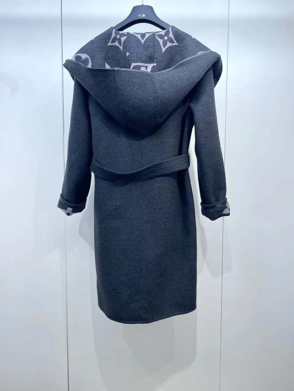 Louis Vuitton Grey Wool Coat Grey Wool Very good - Back View