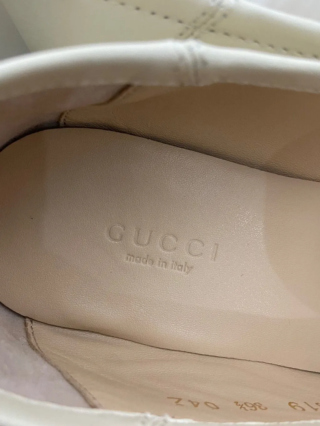 Gucci White Leather Flat Shoes White Leather Never worn - Back View