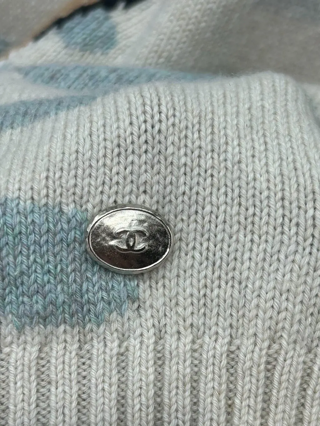 Chanel Cashmere Knitwear MultiColor Cashmere Very good - Model View