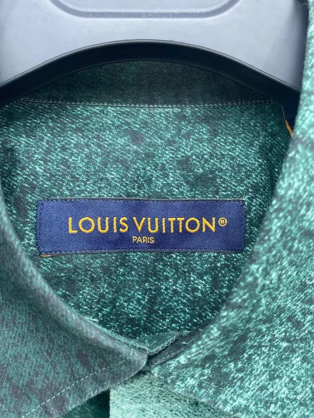 Louis Vuitton Green Cotton Top Green Cotton Never worn, with tag - Model View