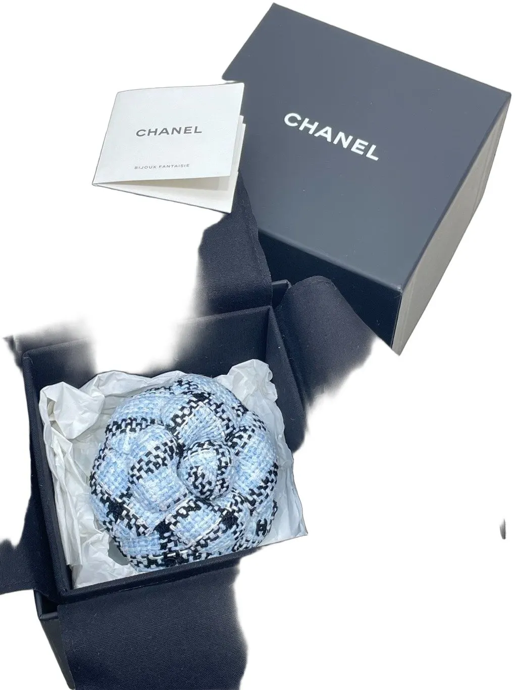 Chanel Blue Fabric Brooch Blue Never worn - Front View