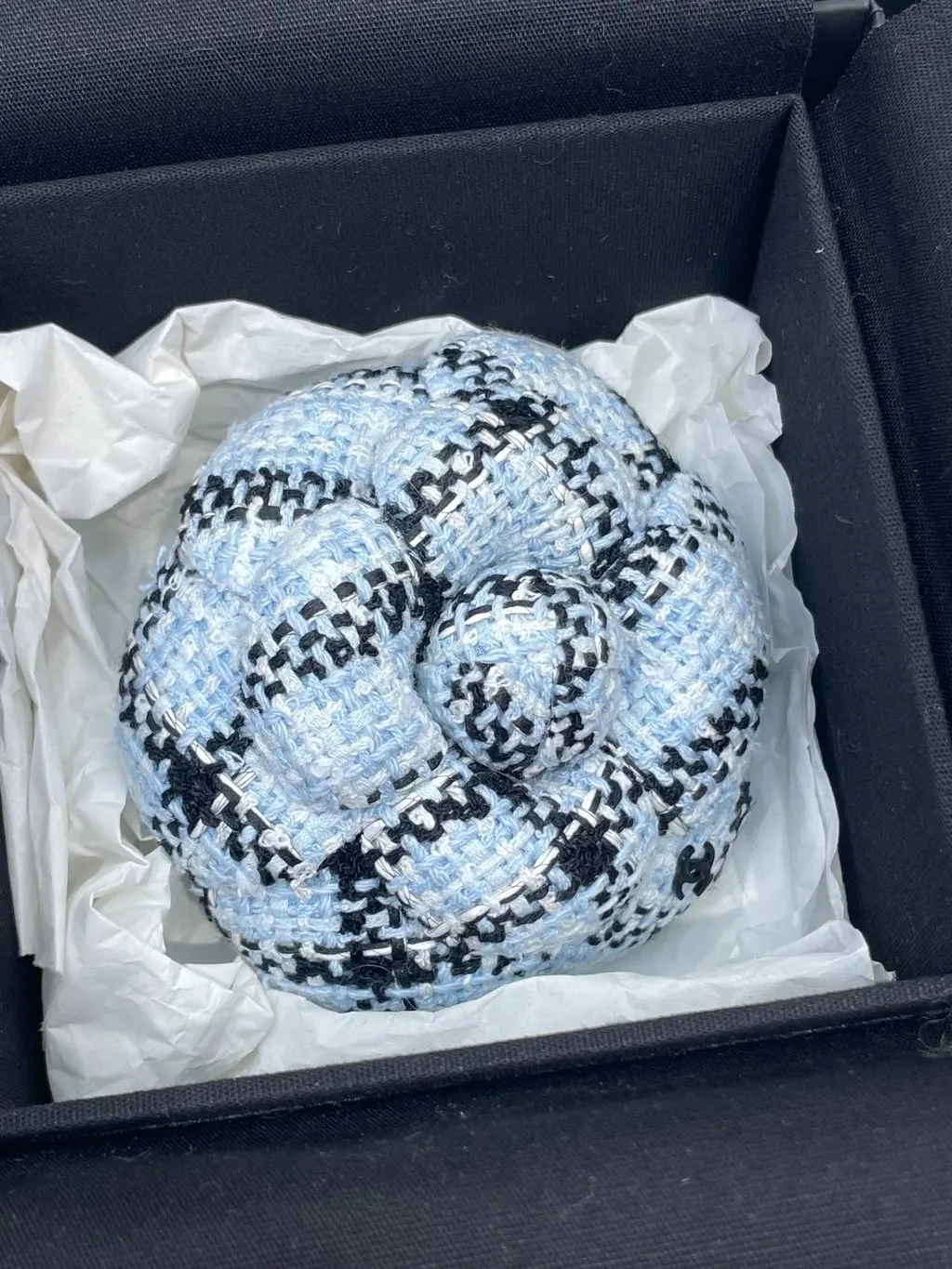 Chanel Blue Fabric Brooch Blue Never worn - Back View
