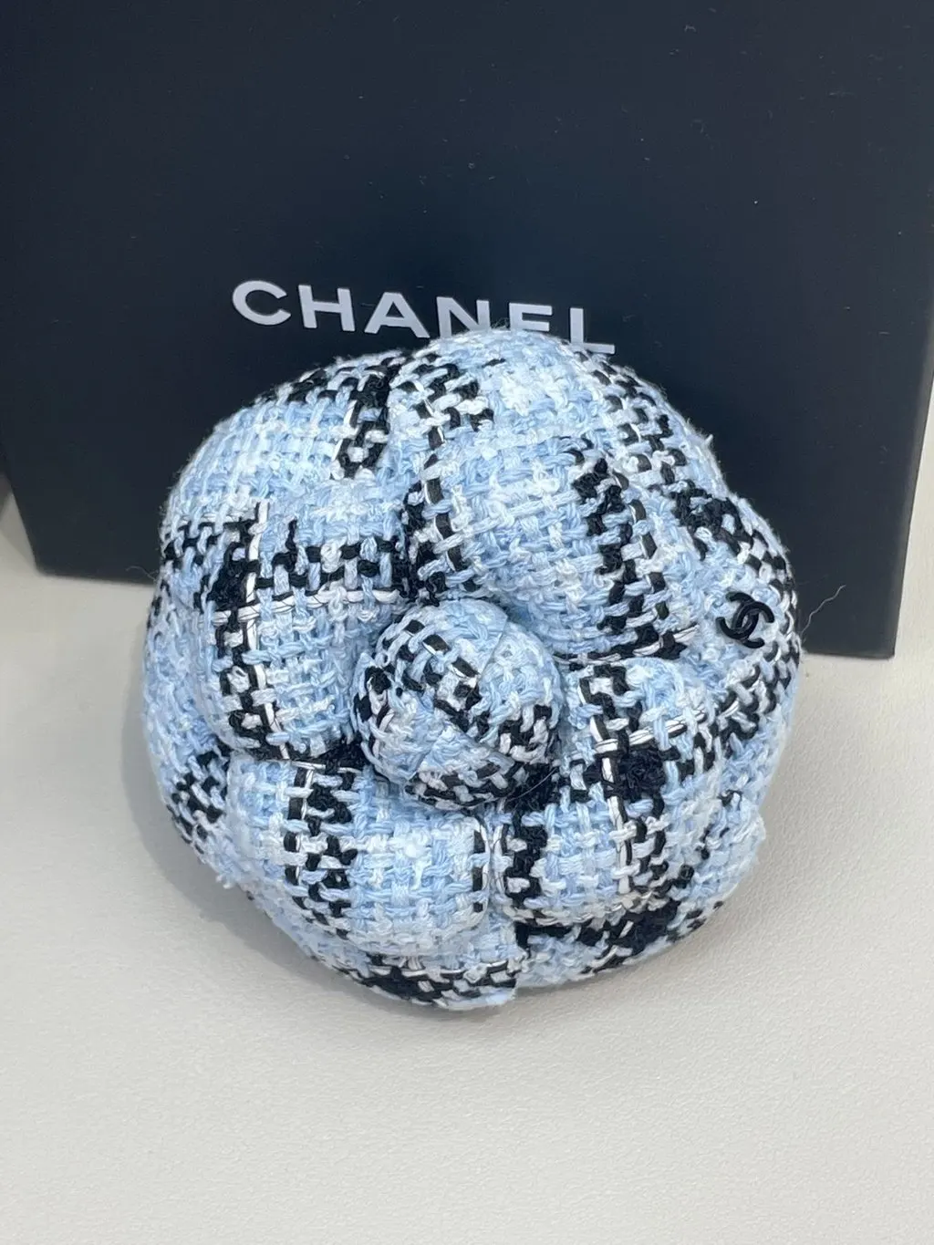 Chanel Blue Fabric Brooch Blue Never worn - Model View