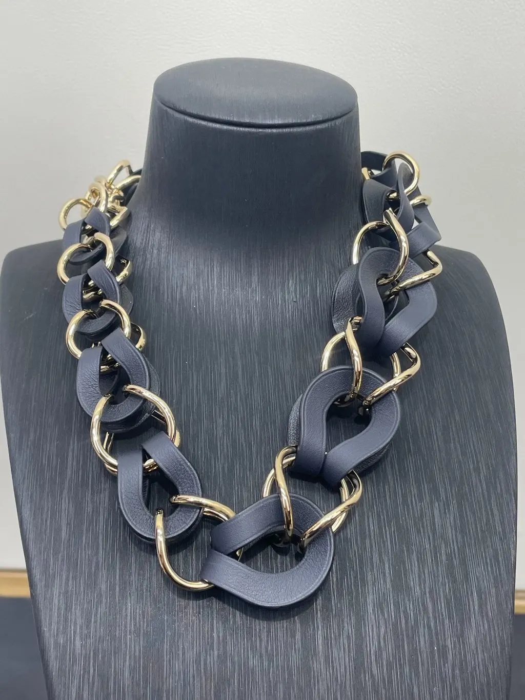 Hermès Black Leather Necklace Black Leather Very good - Back View