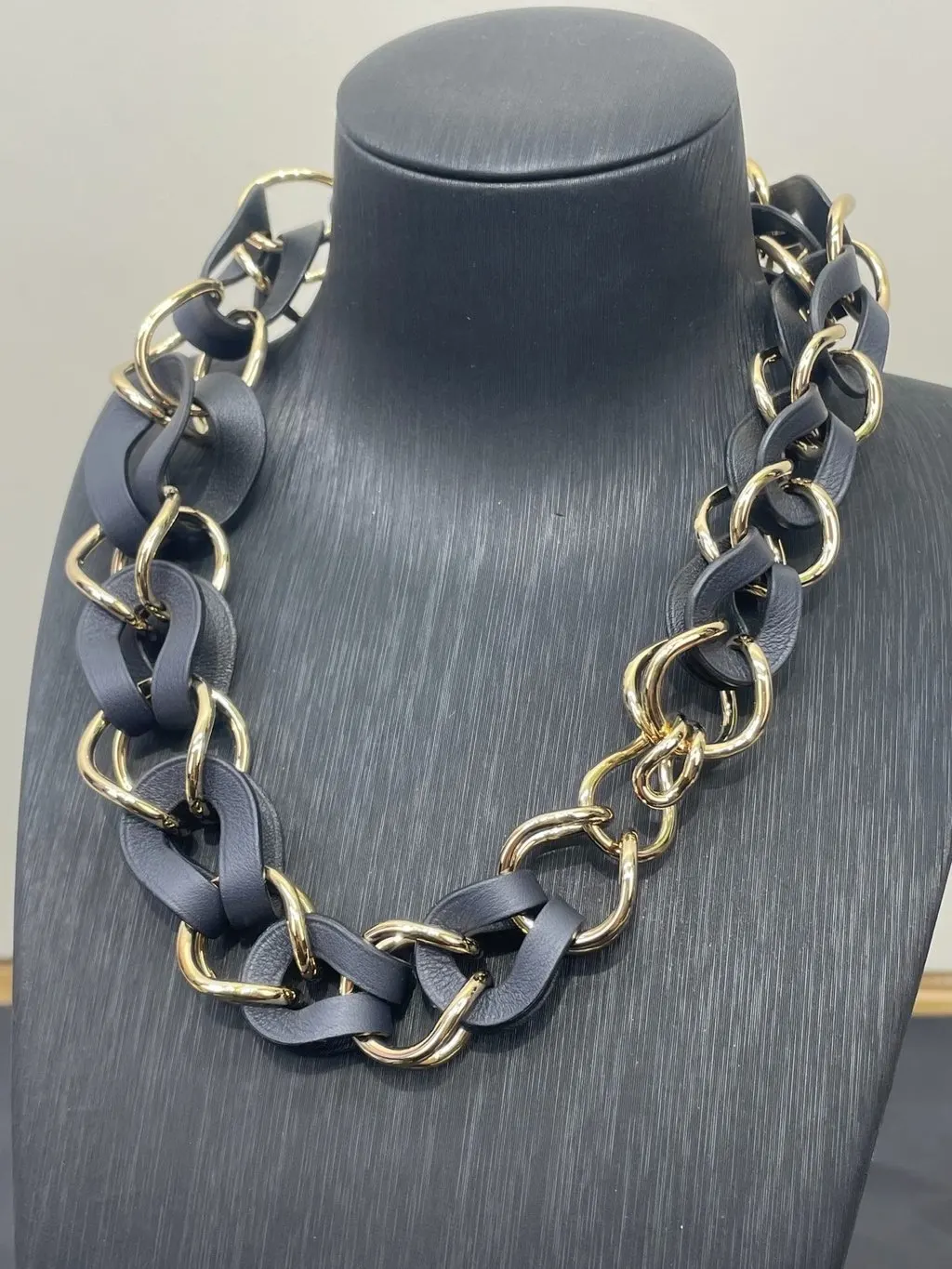 Hermès Black Leather Necklace Black Leather Very good - Inside View