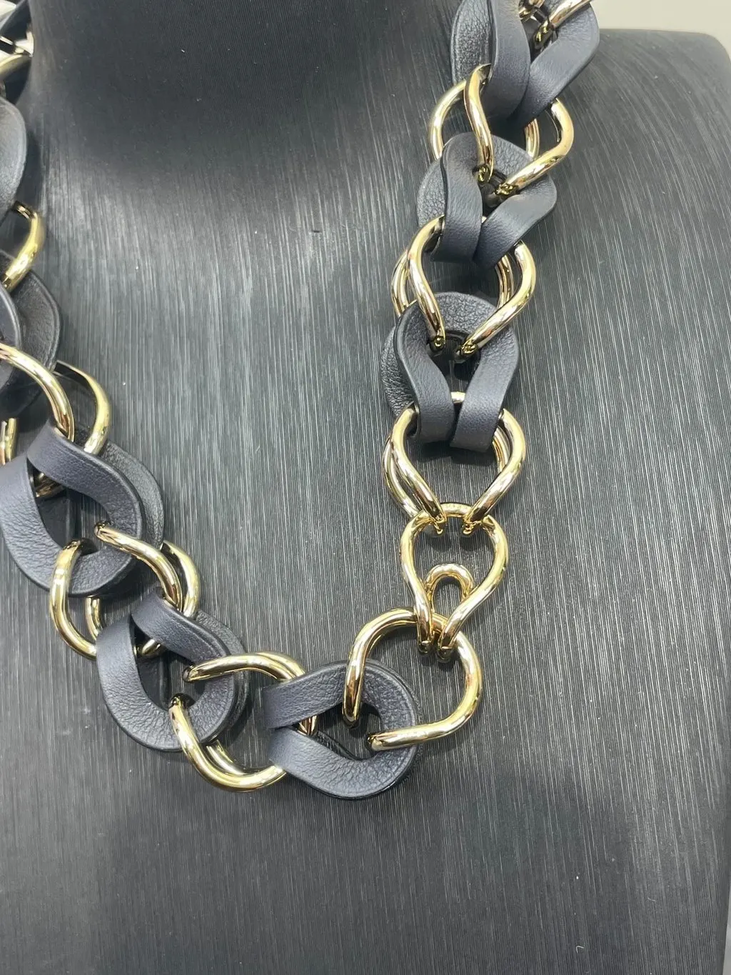 Hermès Black Leather Necklace Black Leather Very good - Box View