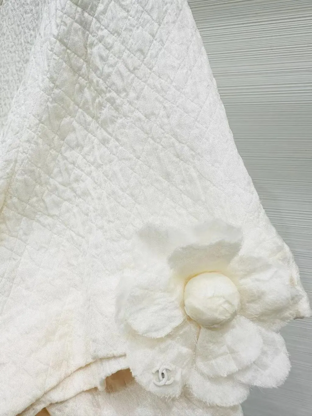 Chanel White Tweed Top White Tweed Very good - Model View