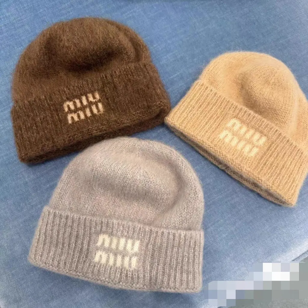Miu Miu Ecru Wool Hat Ecru Wool Never worn - Model View