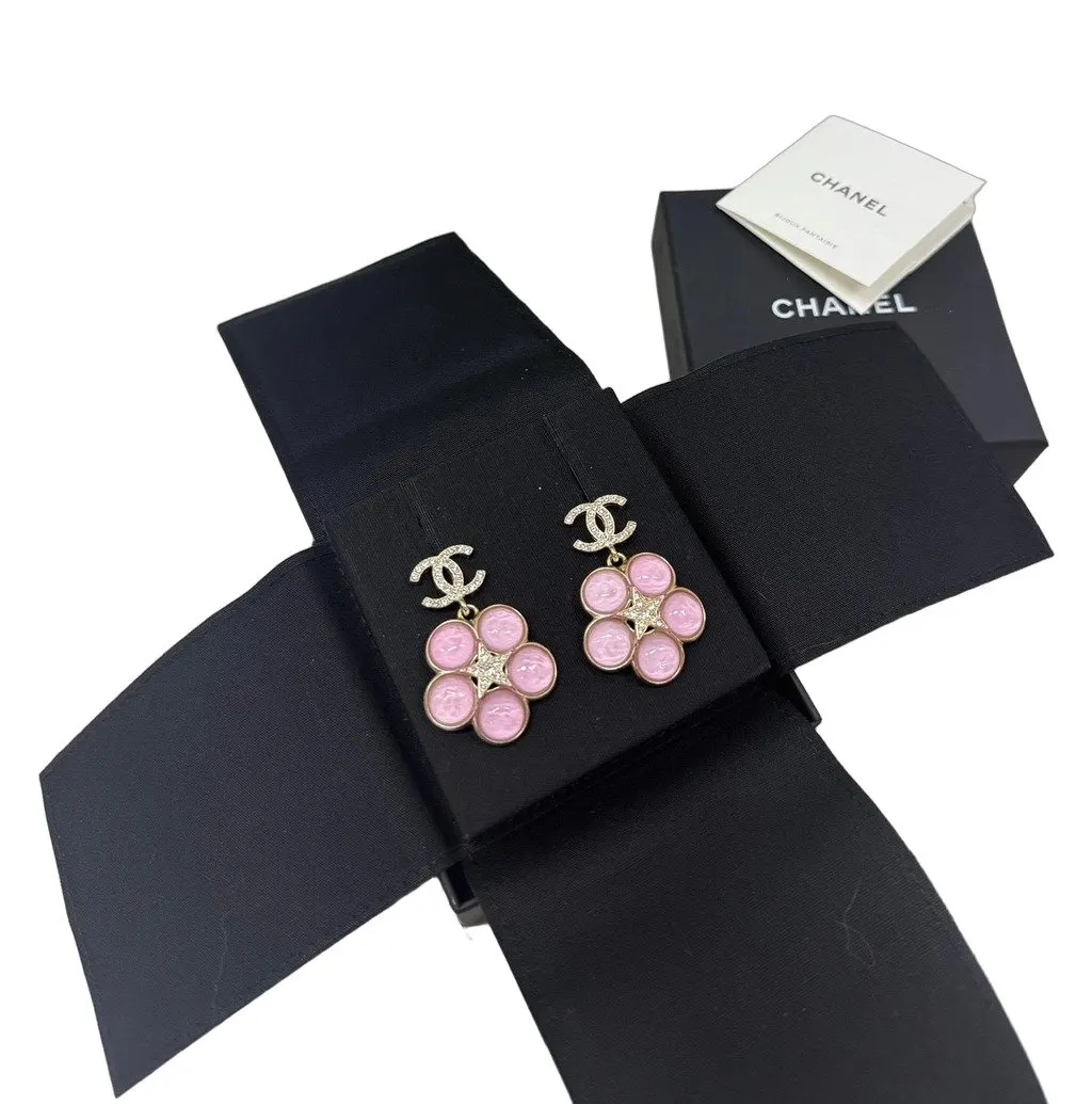 Chanel Pink Pearl Earrings Pink Pearl Never worn - Front View
