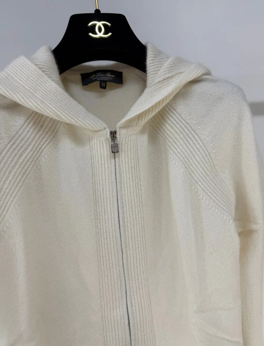 Loro Piana Ecru Cashmere Knitwear Ecru Cashmere Very good - Back View