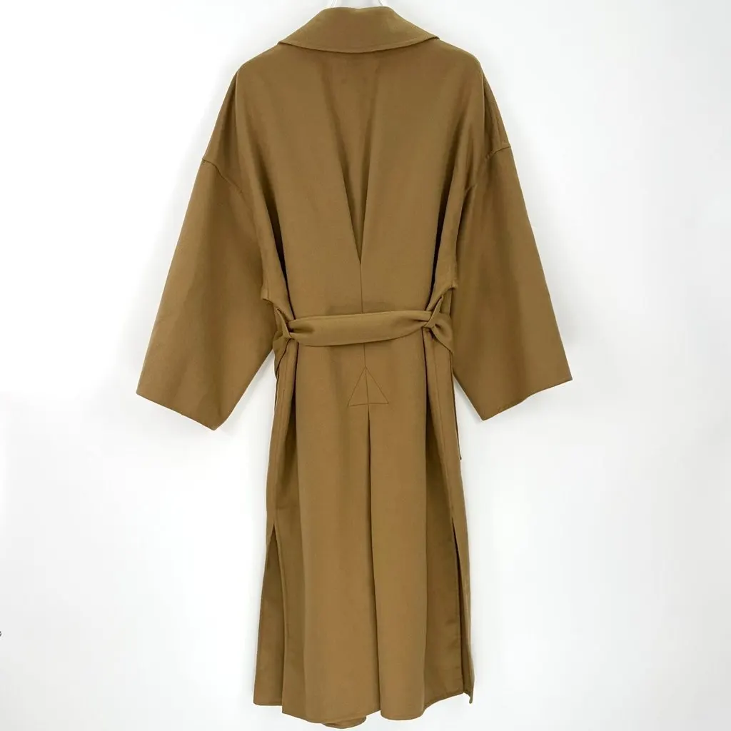 Loewe Camel Cashmere Coat Camel Cashmere Never worn, with tag - Model View