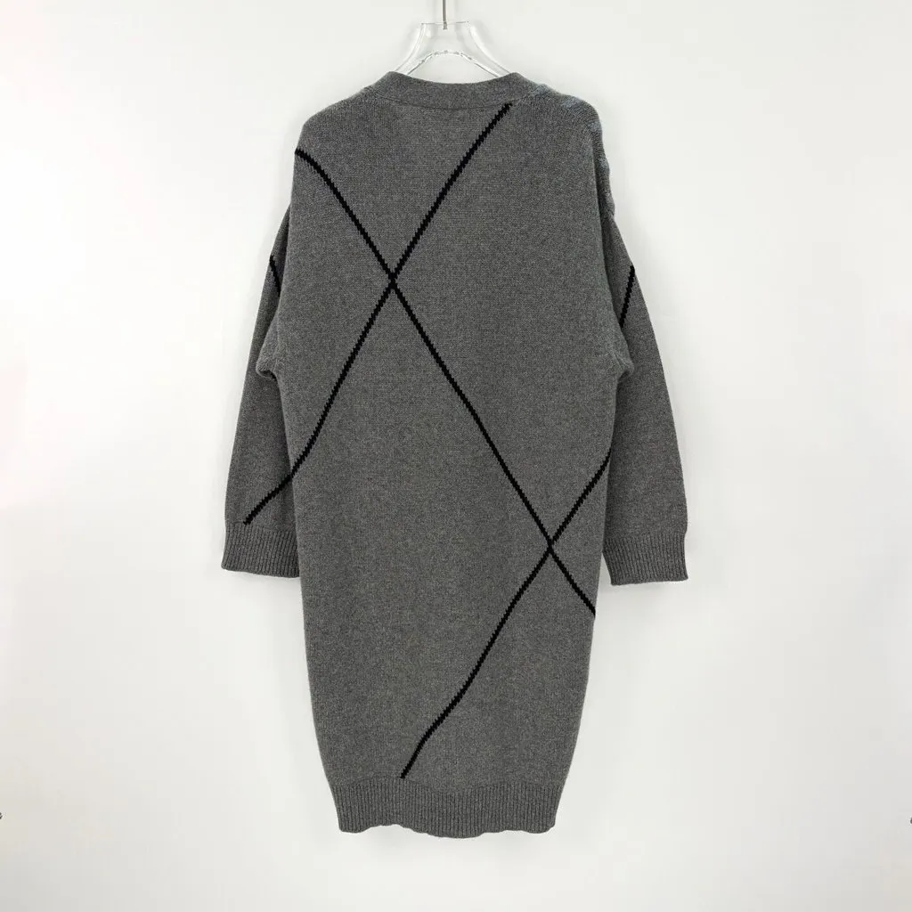 Hermès Grey Cashmere Jacket Grey Cashmere Never worn, with tag - Model View