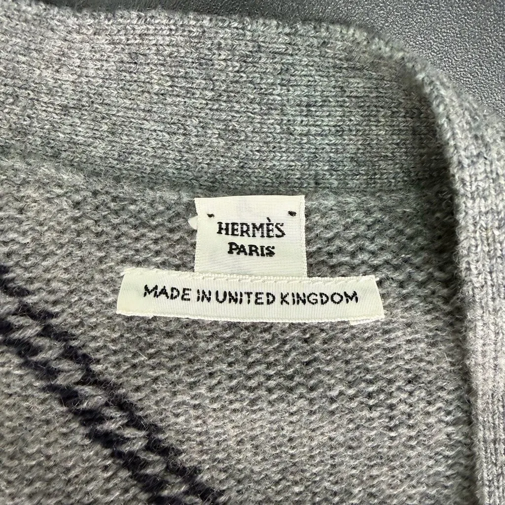 Hermès Grey Cashmere Jacket Grey Cashmere Never worn, with tag - Box View