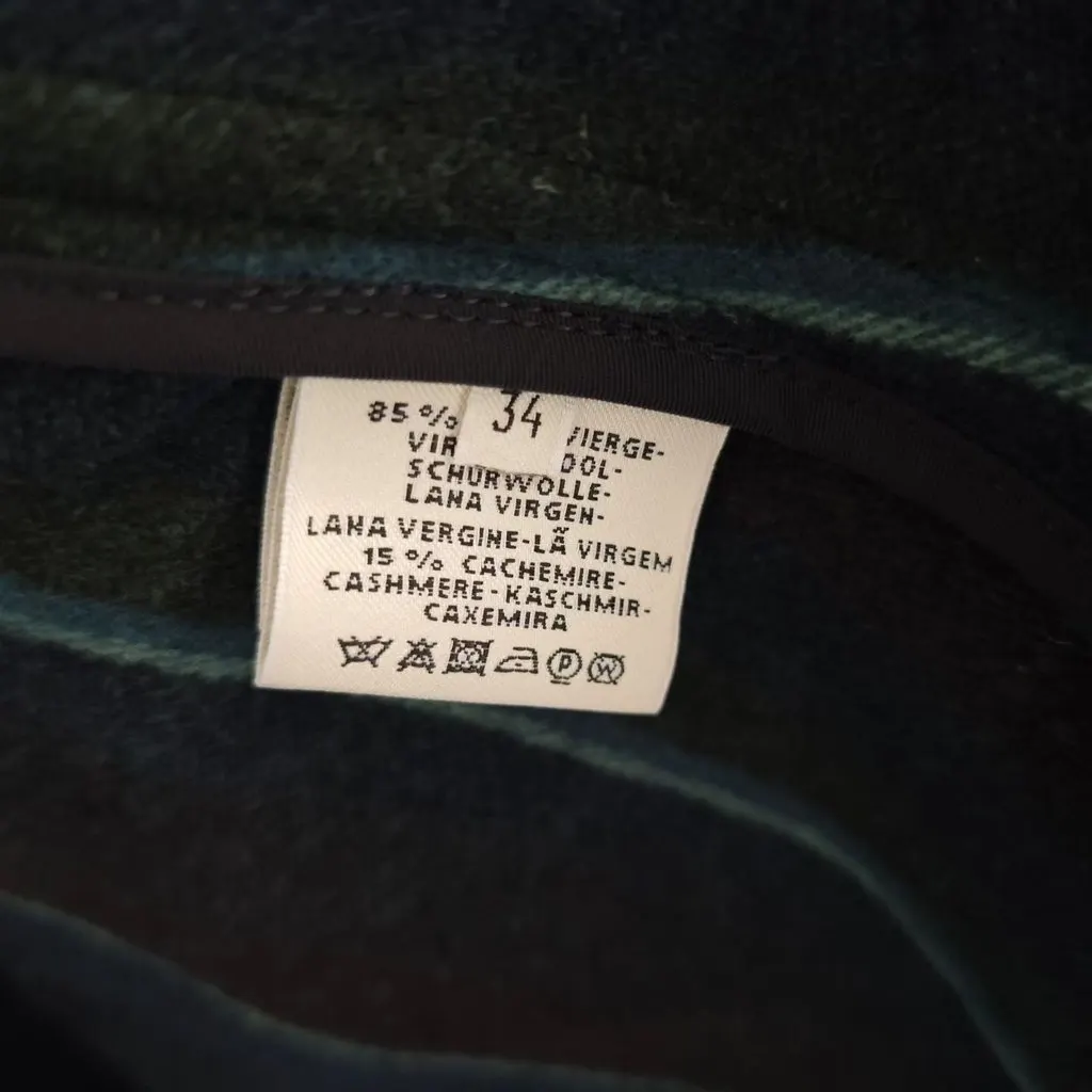 Hermès Navy Cashmere Coat Navy Cashmere Never worn - Model View