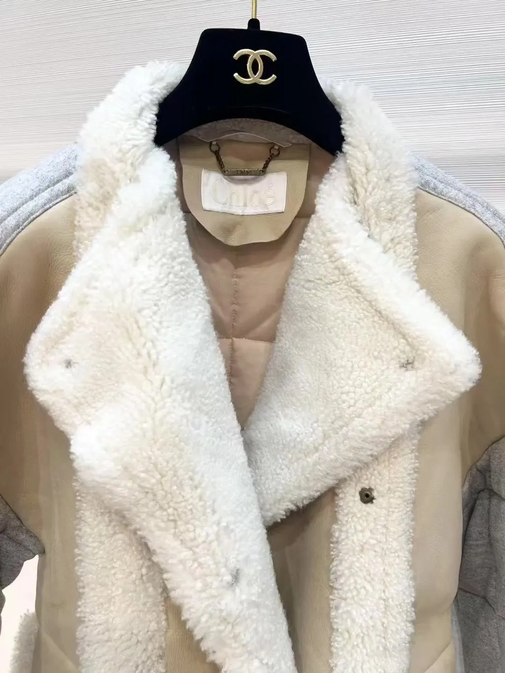 Chloé Grey Shearling Coat Grey Shearling Very good - Model View