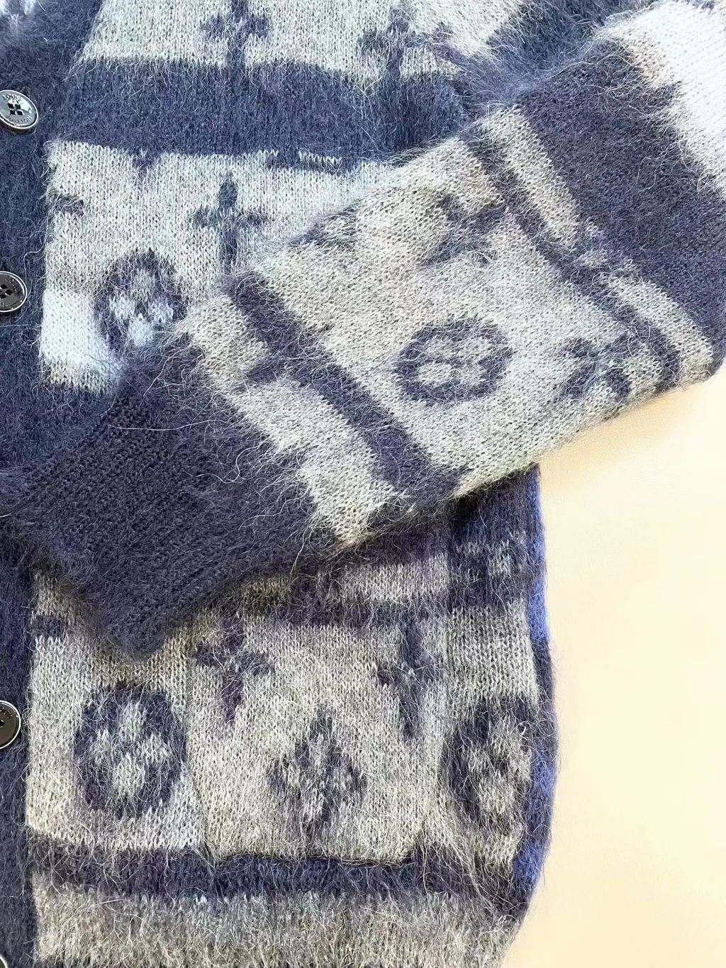 Louis Vuitton Wool Knitwear MultiColor Wool Very good - Model View
