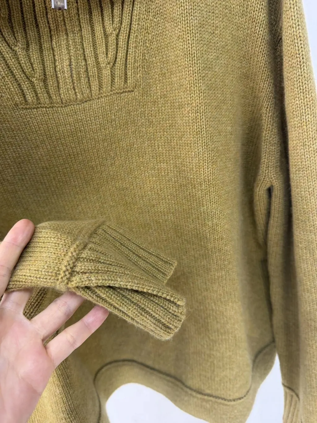 Loro Piana Parksville Yellow Cashmere Knitwear Yellow Cashmere Never worn - Inside View