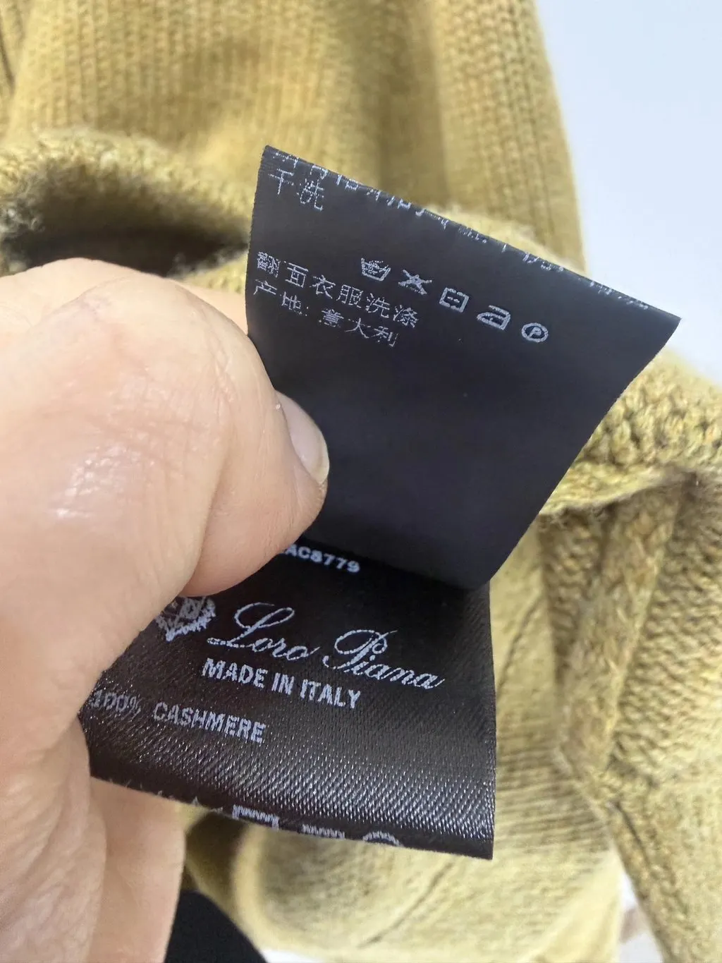 Loro Piana Parksville Yellow Cashmere Knitwear Yellow Cashmere Never worn - Box View