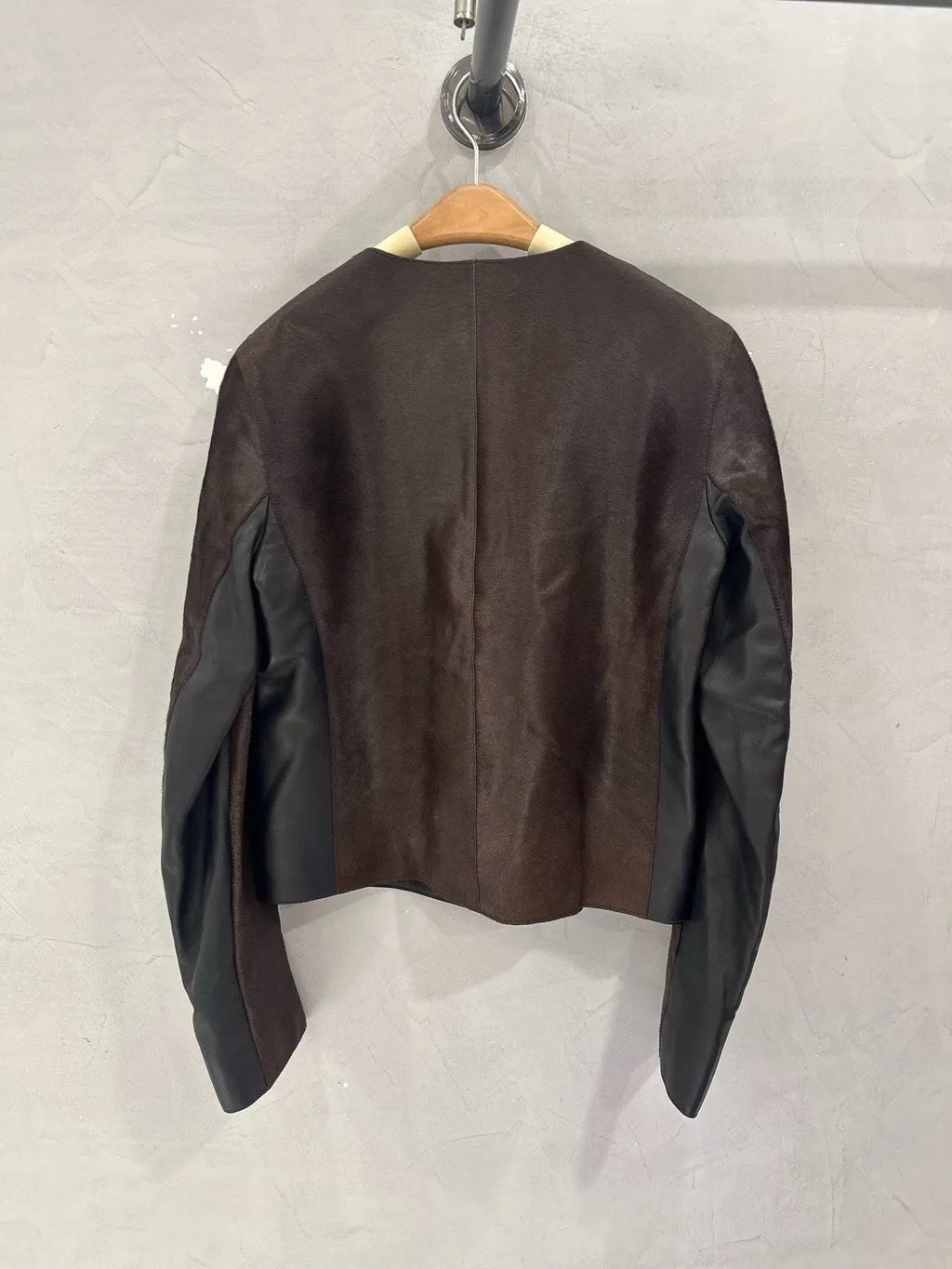 Hermès Brown Shearling Coat Brown Shearling Never worn - Model View