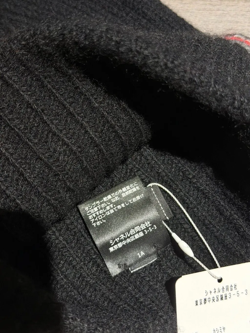 Chanel Black Cashmere Hat Black Cashmere Never worn, with tag - Model View